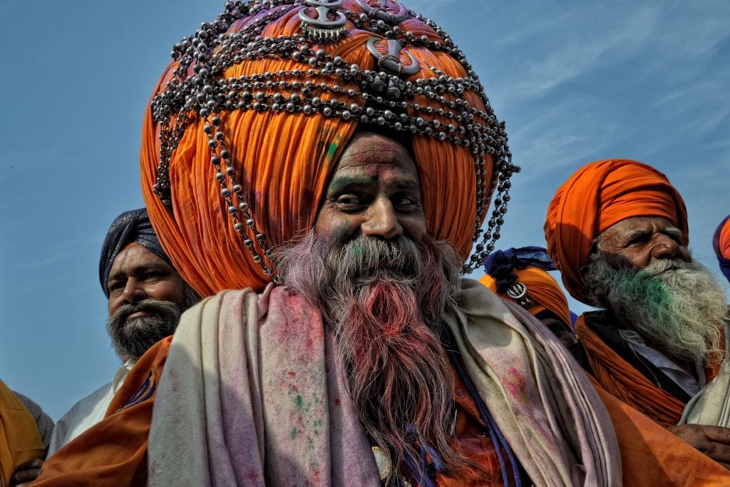 holla-mohalla holla-mohalla