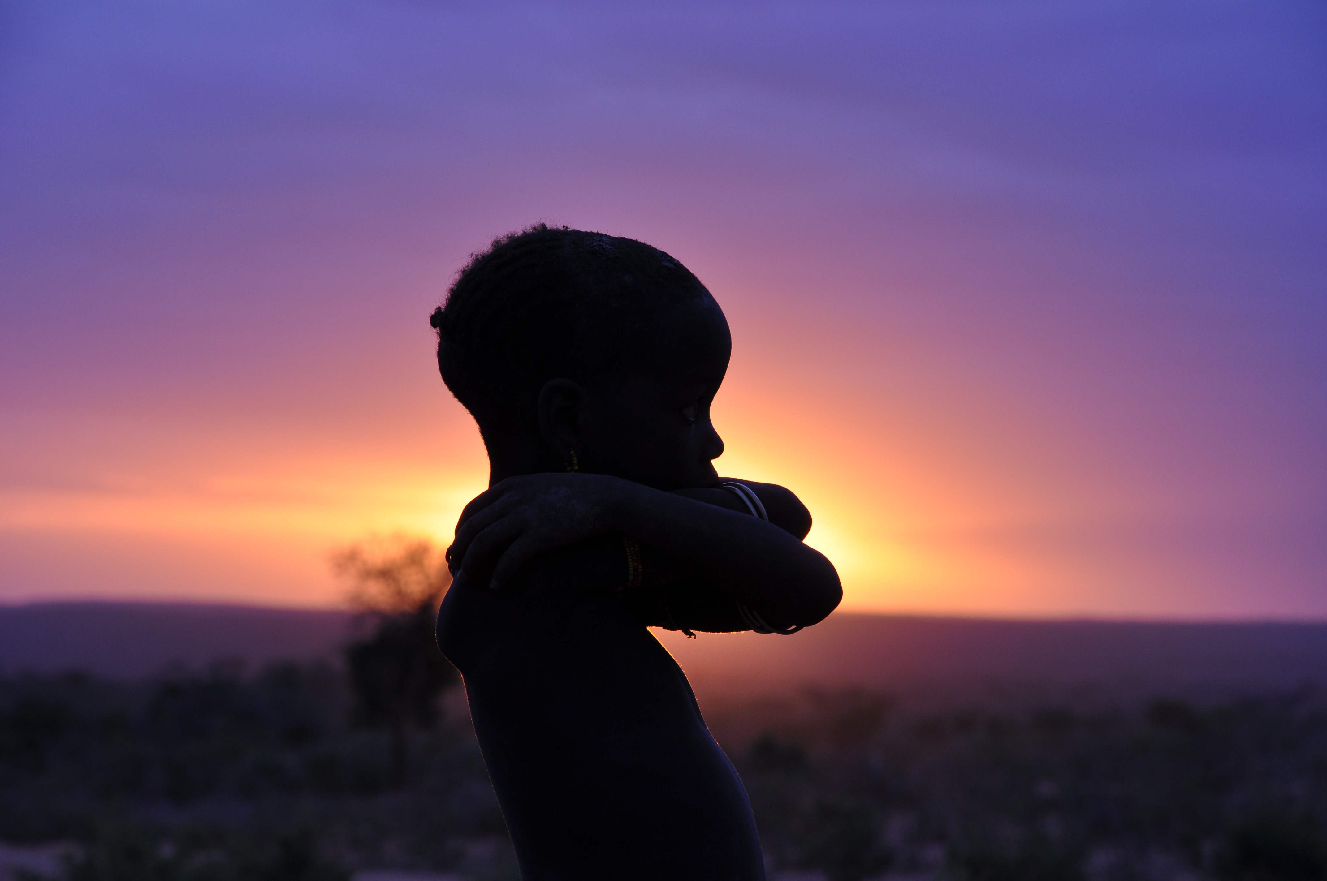 tramonto bambino Etiopia tribale tramonto bambino Etiopia tribale