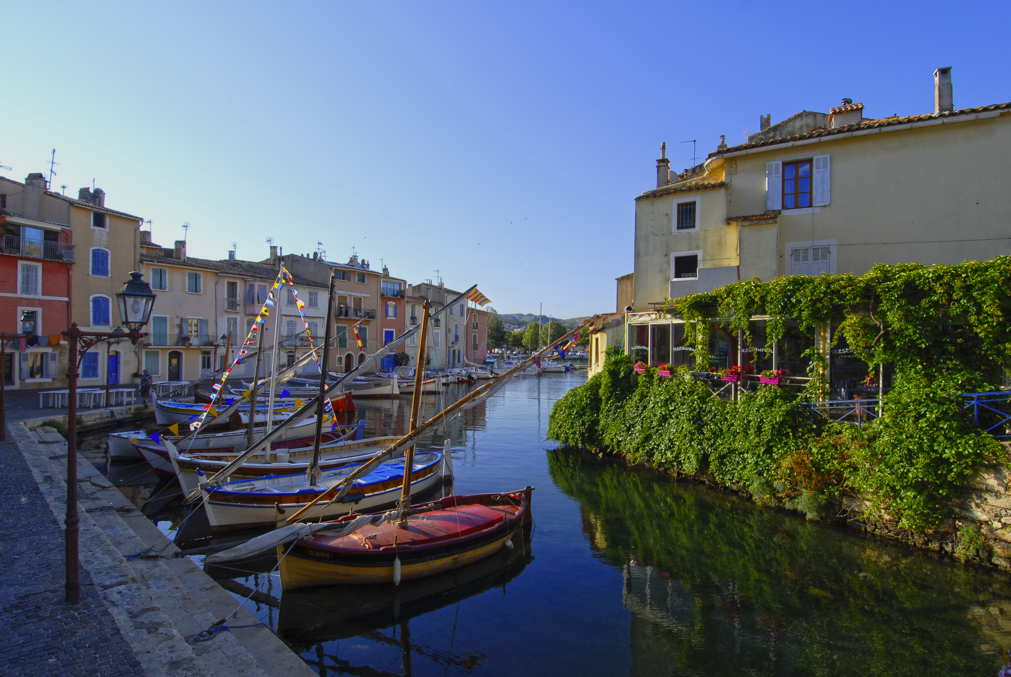 le-miroir-aux-oiseaux-de-martigues-et-ses-bateaux-buschard-1050 le-miroir-aux-oiseaux-de-martigues-et-ses-bateaux-buschard-1050