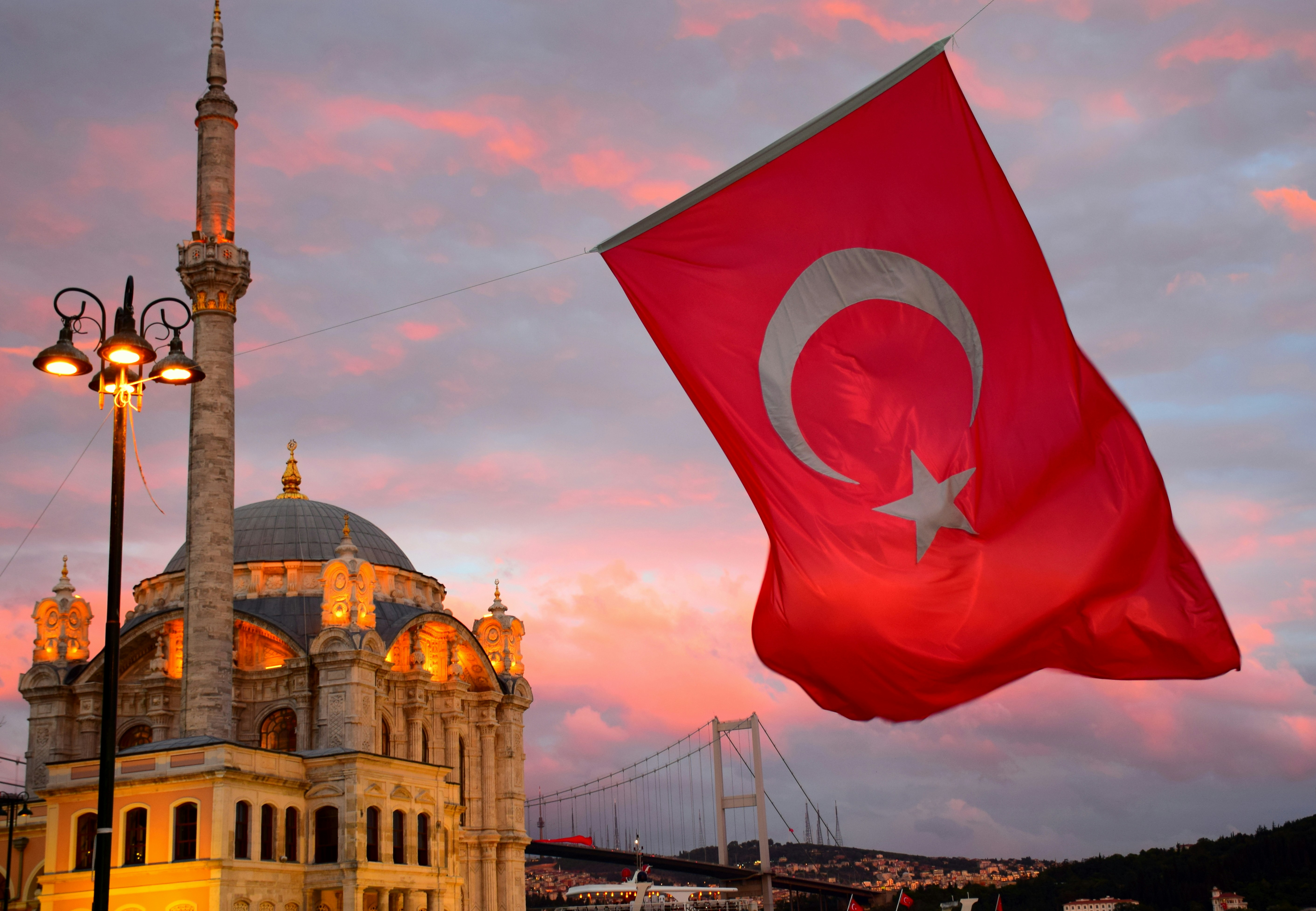Istanbul istanbul monumento e bandiera turca