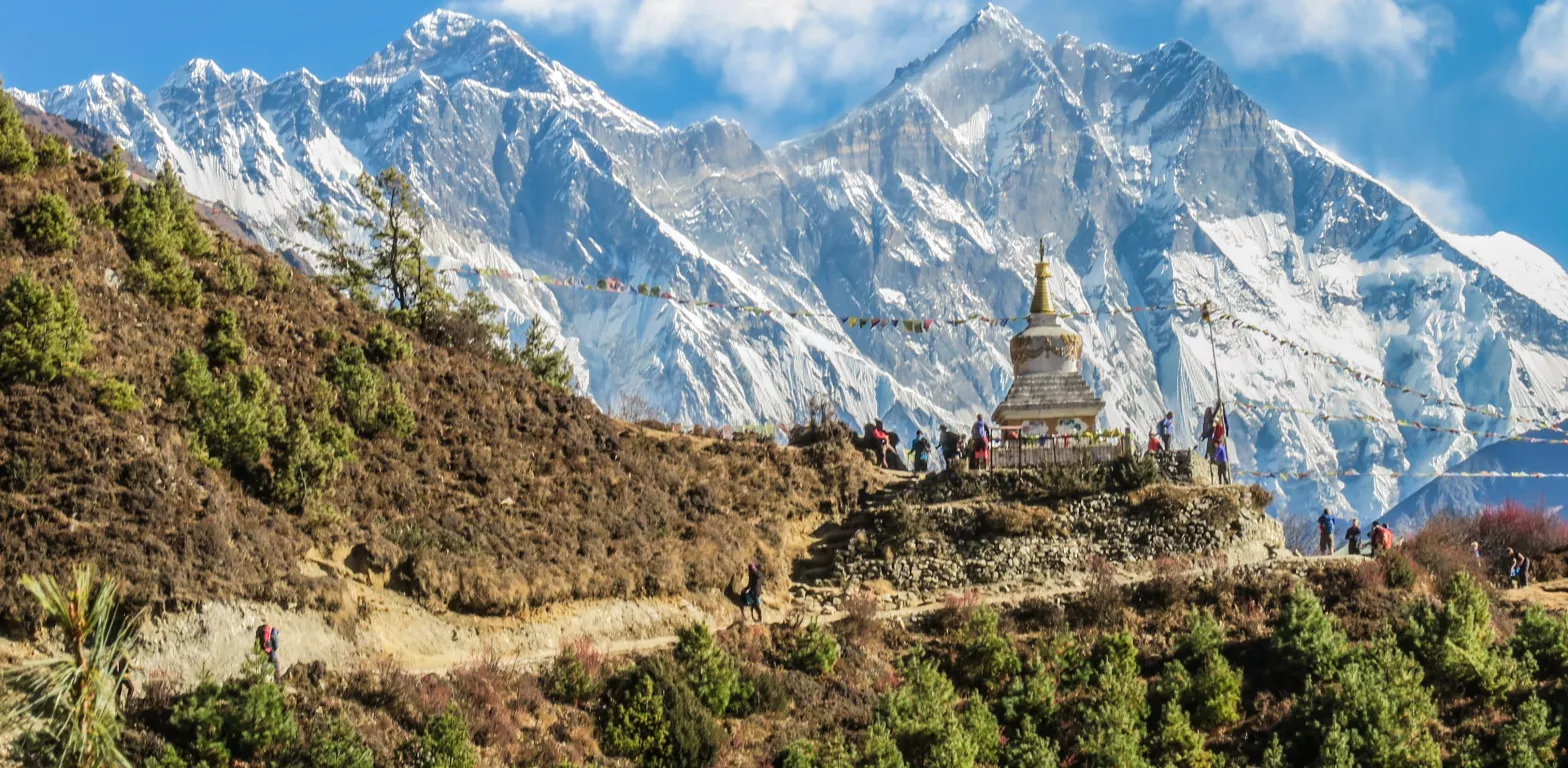 stupa sulle montagne del nepal