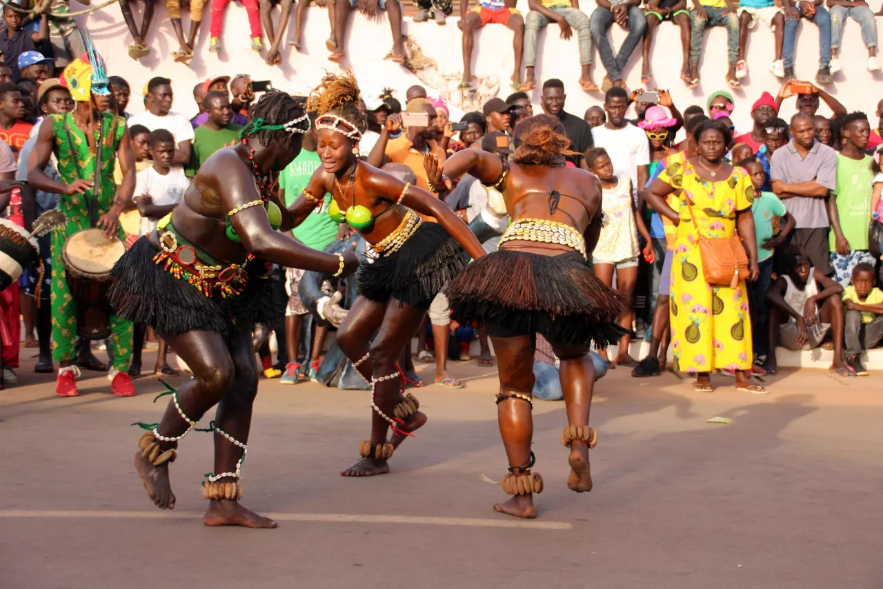 COPERTINA Carnevale-Bissau-Transafrica-maschere-scaled