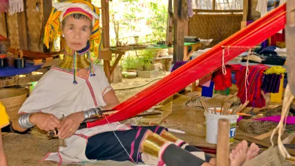 MYANMAR, INLE LAKE, PADAUNG WOMAN