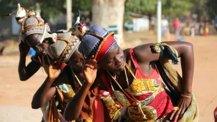 Carnevale-Bissau-maschere-Transafrica-min-scaled