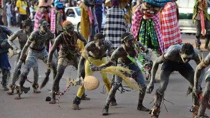 Carnevale-Bissau-parata-Transafrica-scaled