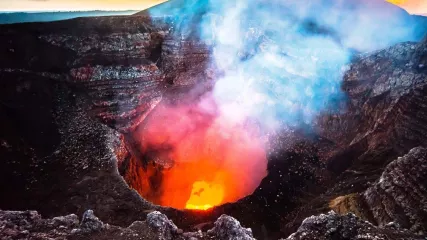 Cratere del vulcano Masaya (Media)